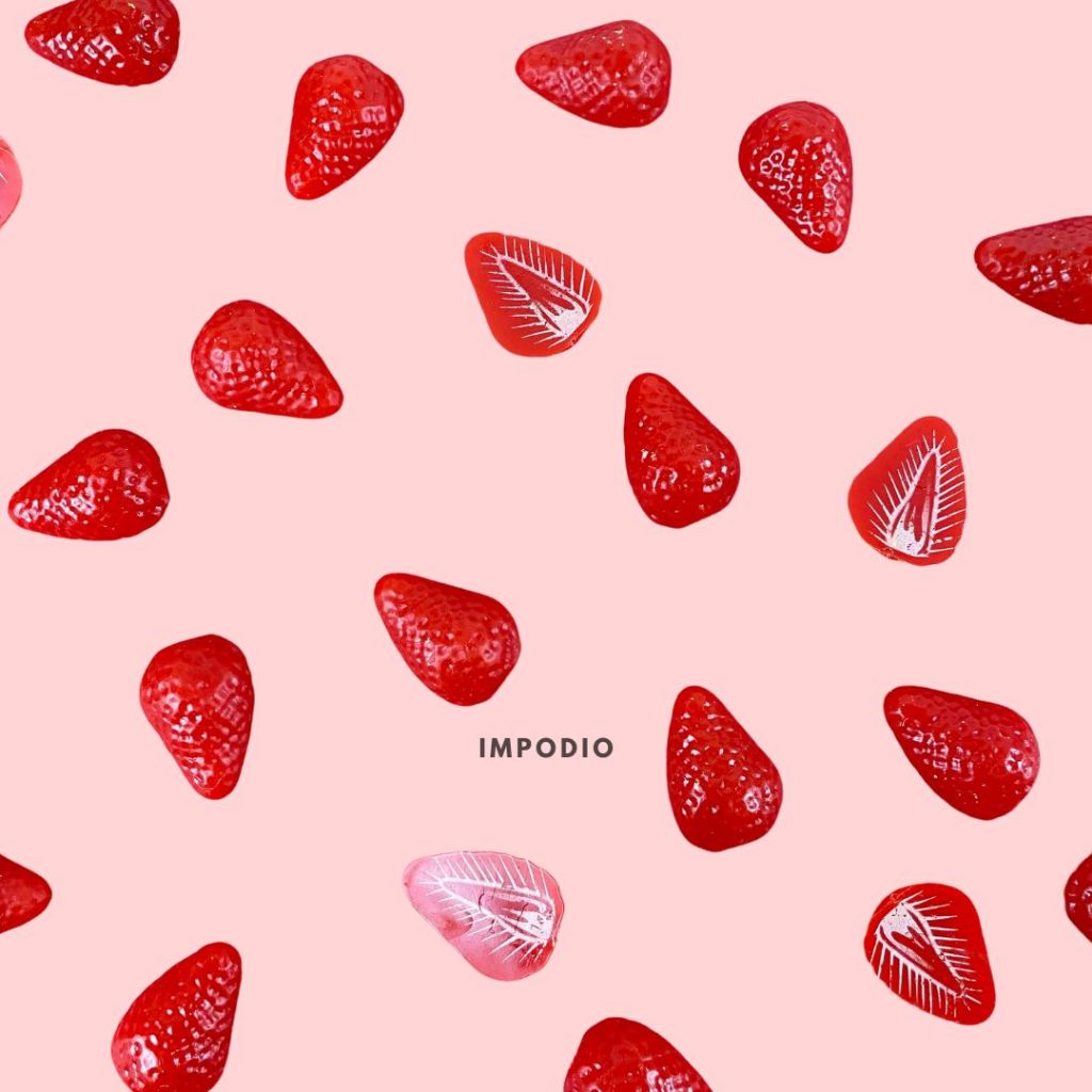 IMPODIO Strawberry Merah Slice Artificial Palsu – Fake Strawberry - close up