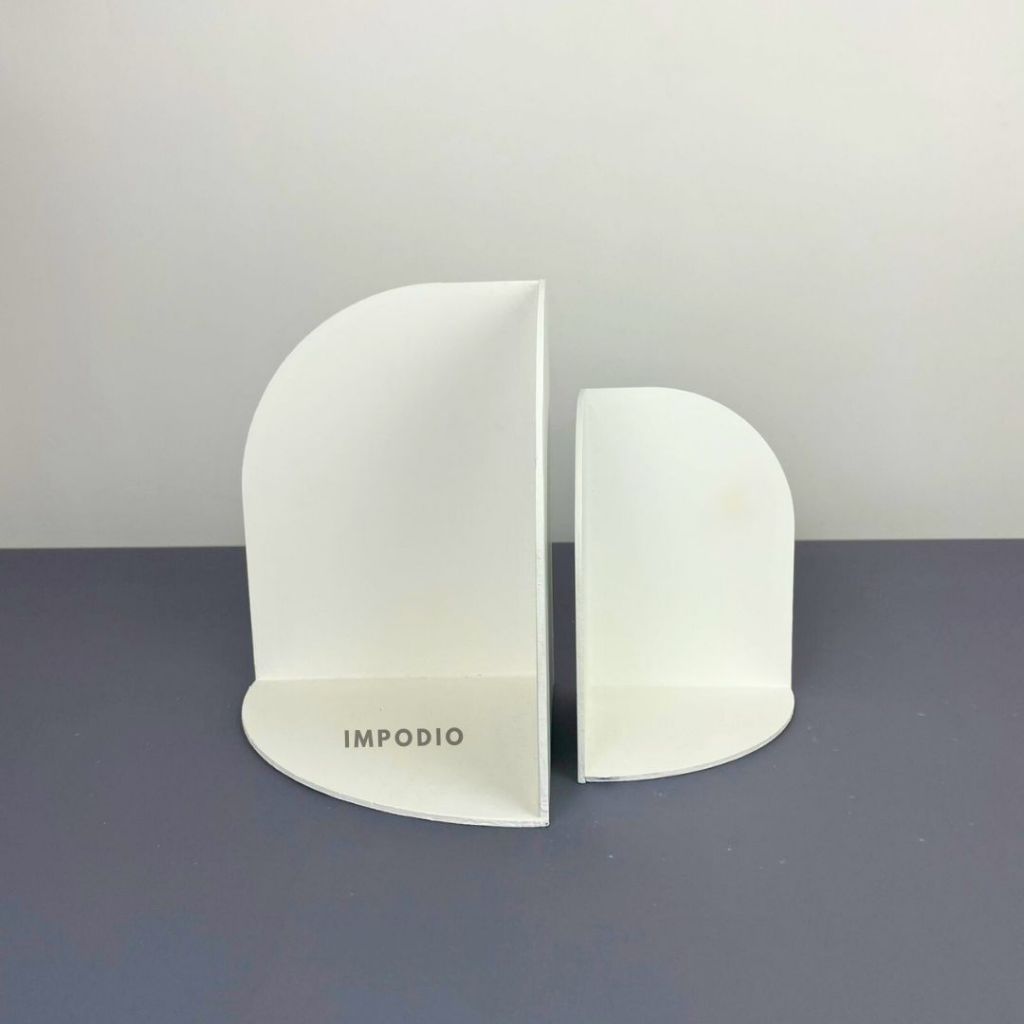 IMPODIO Display Kayu Tatakan 3 Sisi Triangle Podium 3D - Props Foto Produk