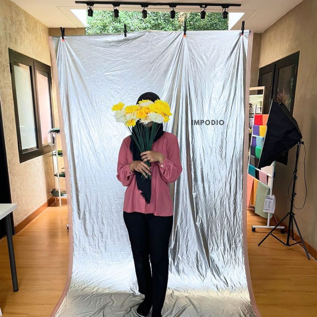 IMPODIO Kain Background Silver Reflektif - Backdrop Foto Produk